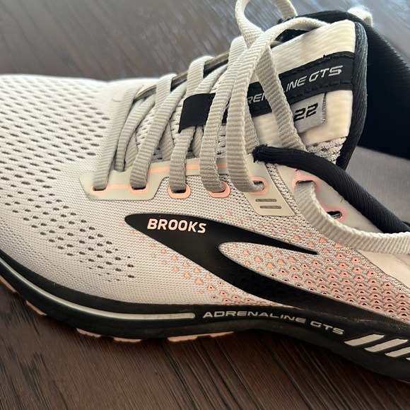 Brooks Womens adrenaline GTS 22 grey size 8 sneakers - Picture 6 of 6